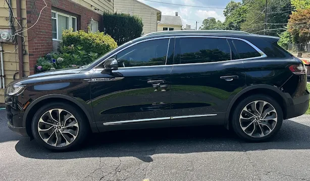 Lincoln Nautilus negra de E.E Private Chauffeur